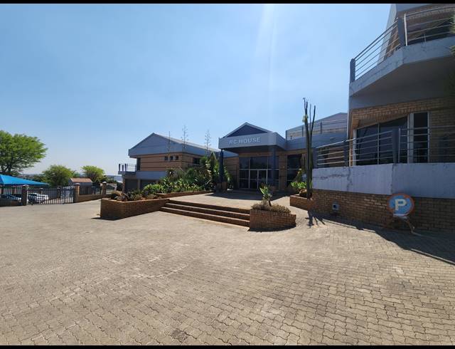 7,726M² WAREHOUSE FOR SALE IN MEADOWDALE